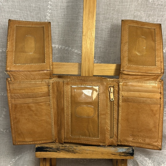 Handcrafted buttery soft glove leather trifold wallet - Picture 9 of 13